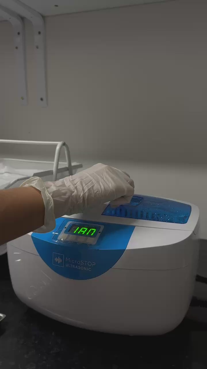 Ultrasonic Cleaner PROMAX in action with digital timer and heating function – professional tool disinfection process for nail salons and beauty clinics in NZ